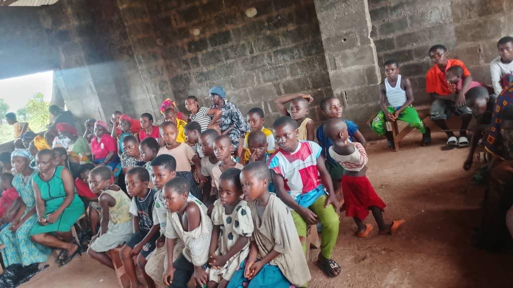 Care for Widows and Orphans in Ogoja – widows and orphaned children gathered during UtanBech Missions outreach event.